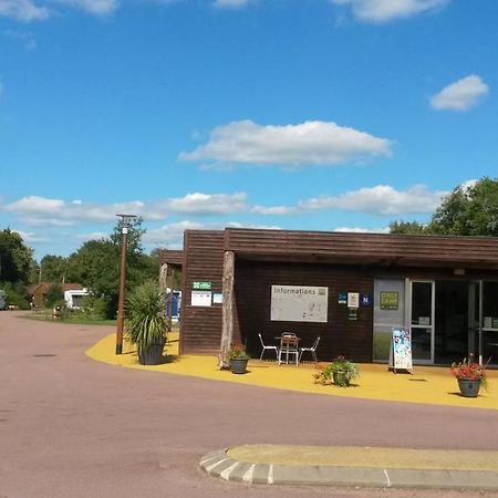 Onlycamp Le Pont Romain Yvré-lʼÉvêque Esterno foto