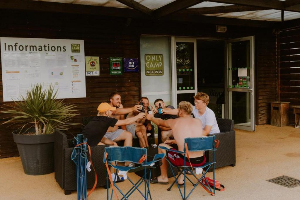 Onlycamp Le Pont Romain Yvré-lʼÉvêque Esterno foto